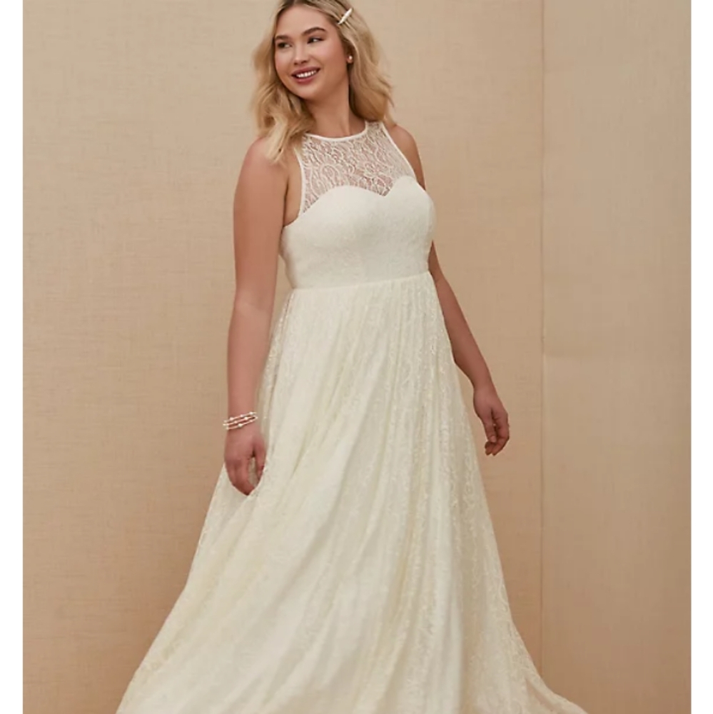 Torrid Ivory lace wedding/special occasion gown sz 16